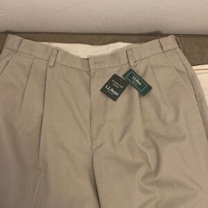 NWT L.L. Bean Men's khaki Pants with pleats 38/29